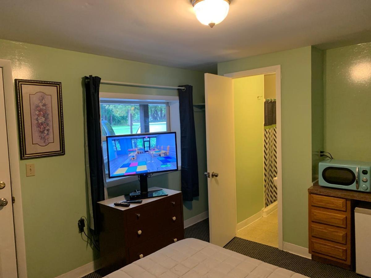 Tour Inn Motel Howard City 외부 사진