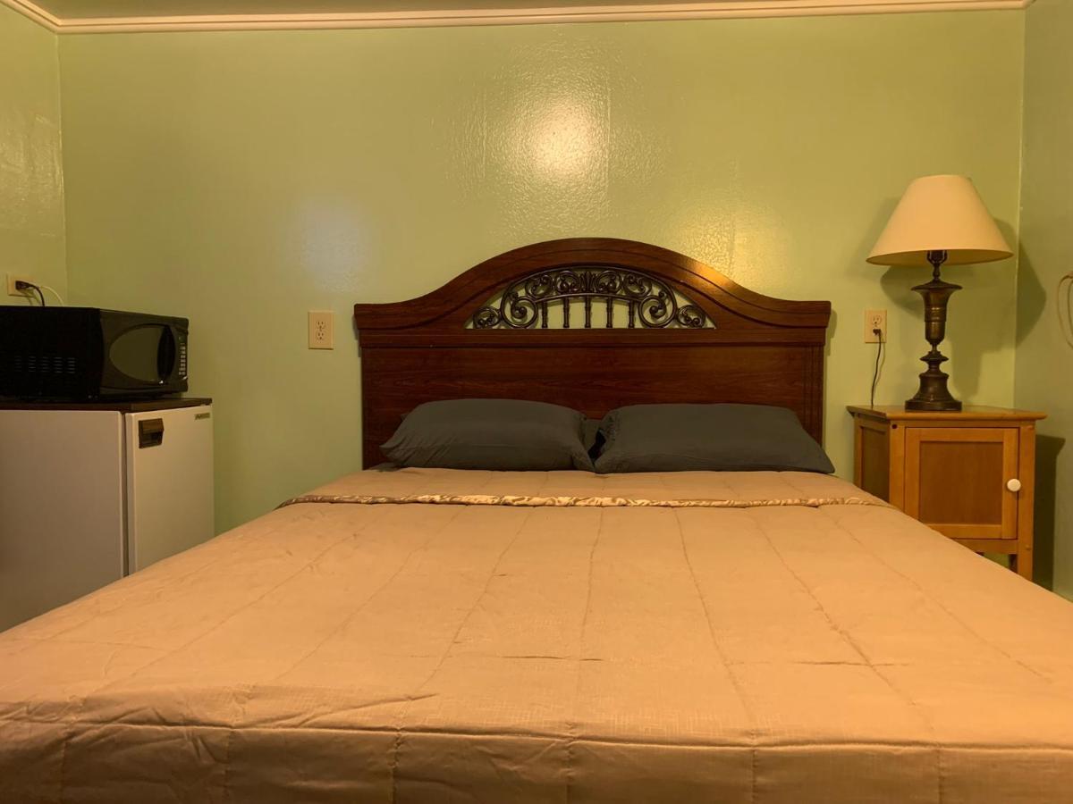 Tour Inn Motel Howard City 외부 사진