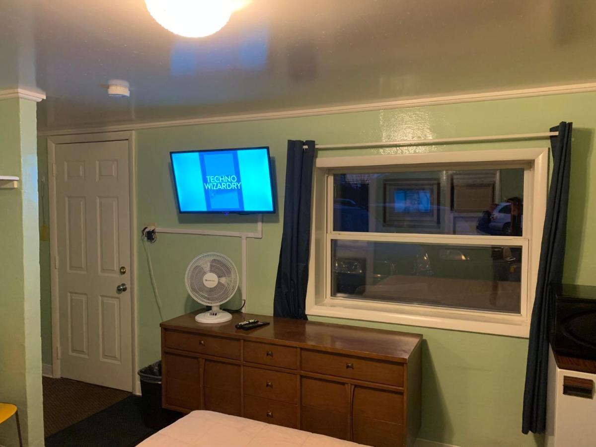 Tour Inn Motel Howard City 외부 사진