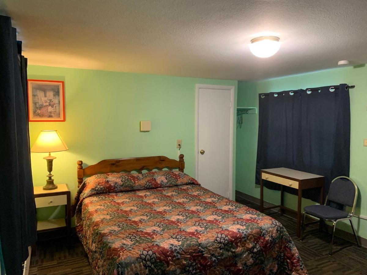 Tour Inn Motel Howard City 외부 사진