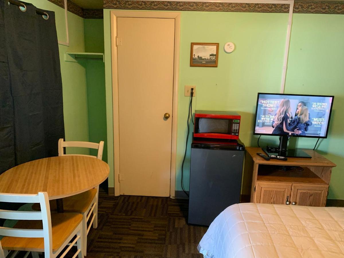 Tour Inn Motel Howard City 외부 사진