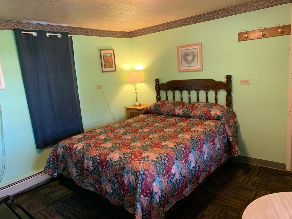 Tour Inn Motel Howard City 외부 사진