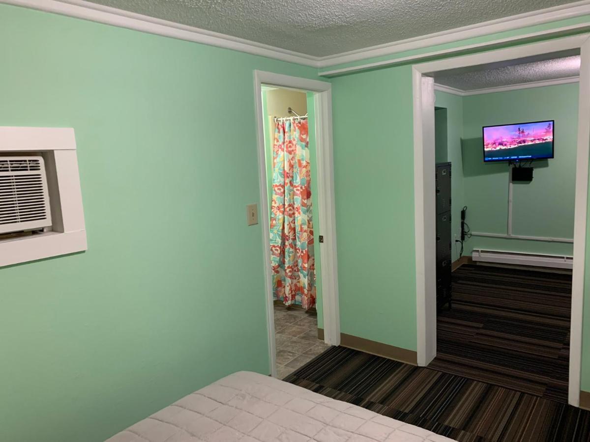 Tour Inn Motel Howard City 외부 사진