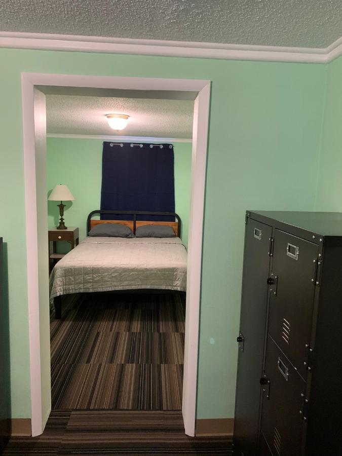Tour Inn Motel Howard City 외부 사진