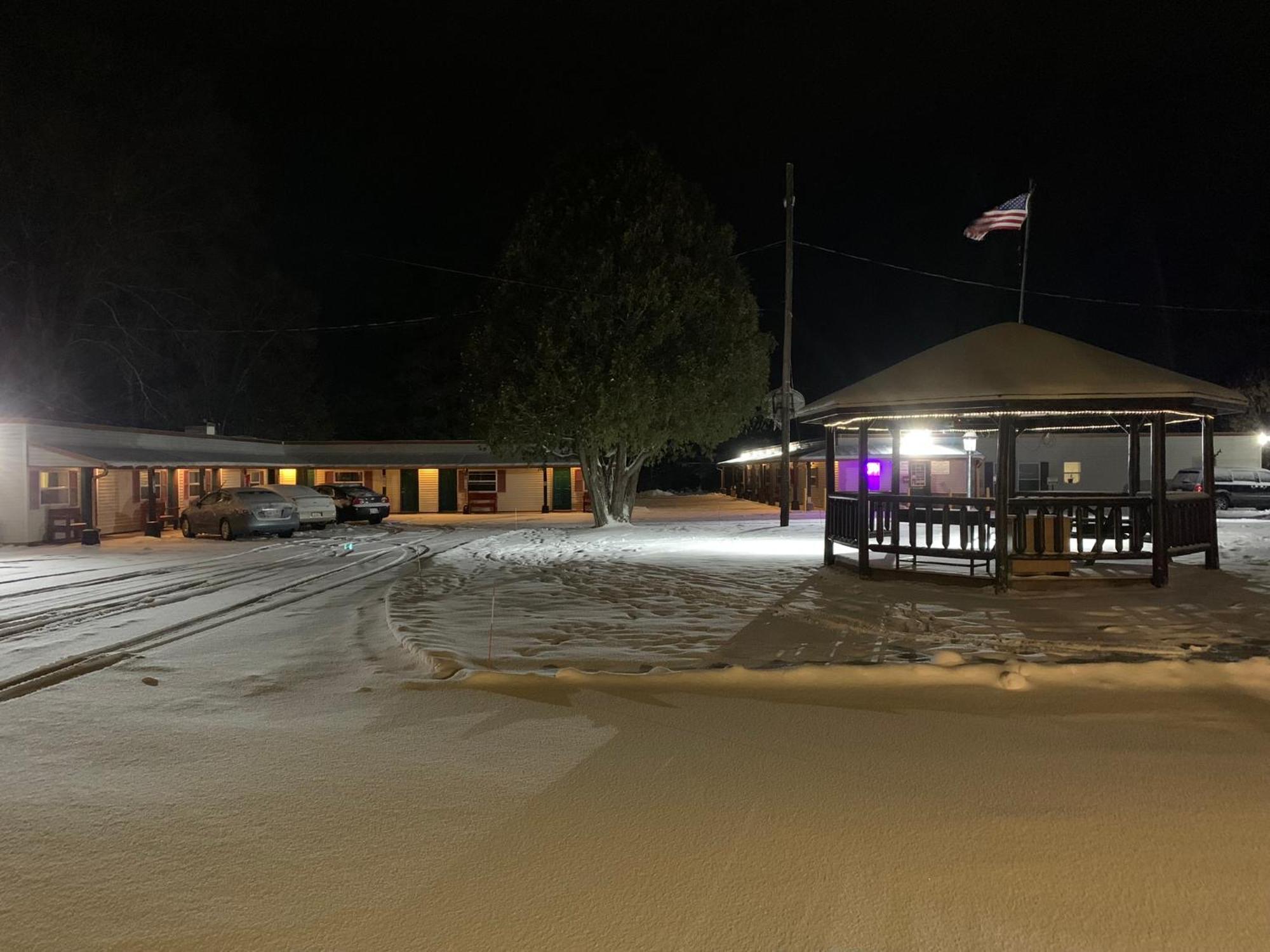 Tour Inn Motel Howard City 외부 사진