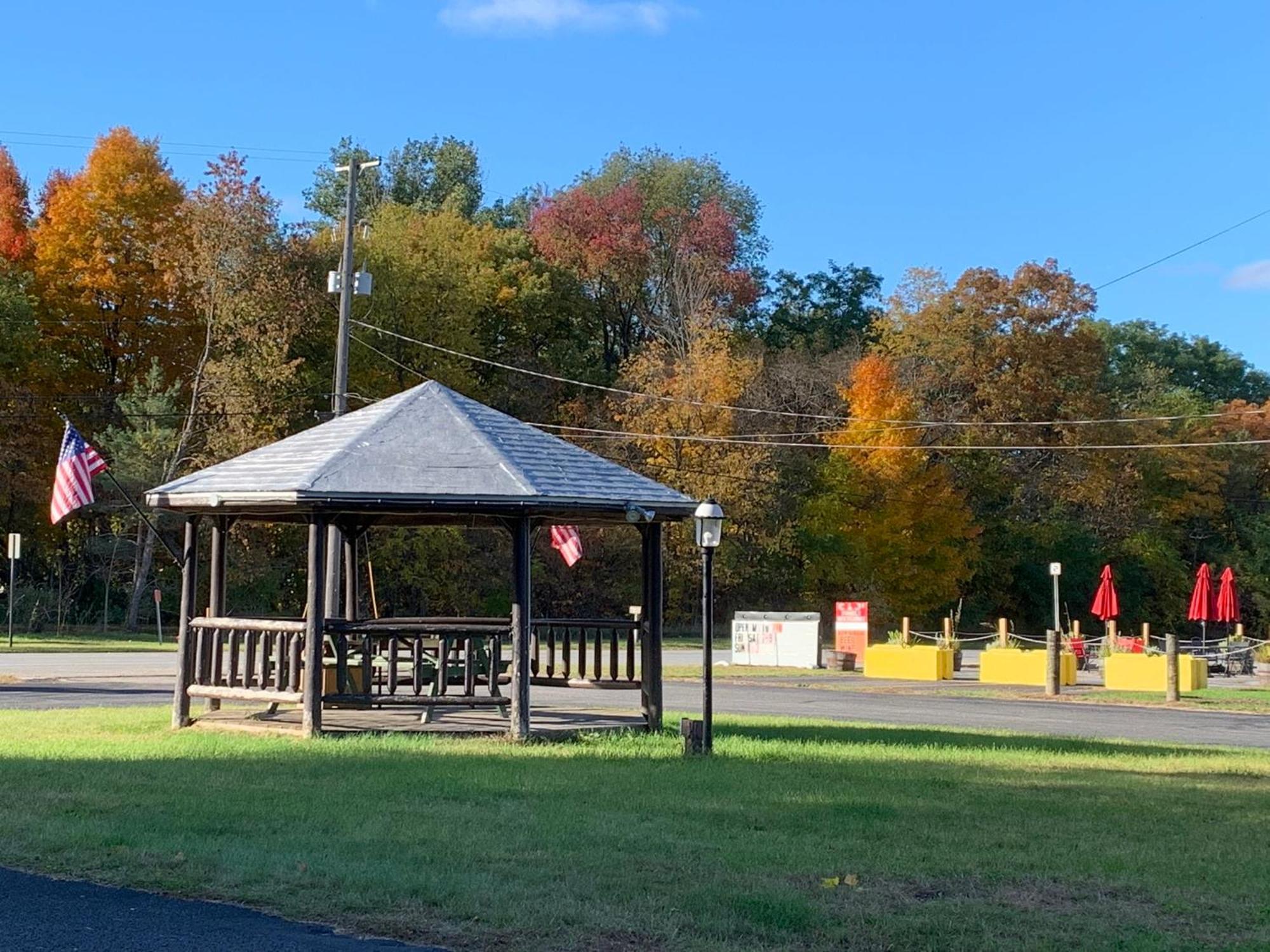 Tour Inn Motel Howard City 외부 사진