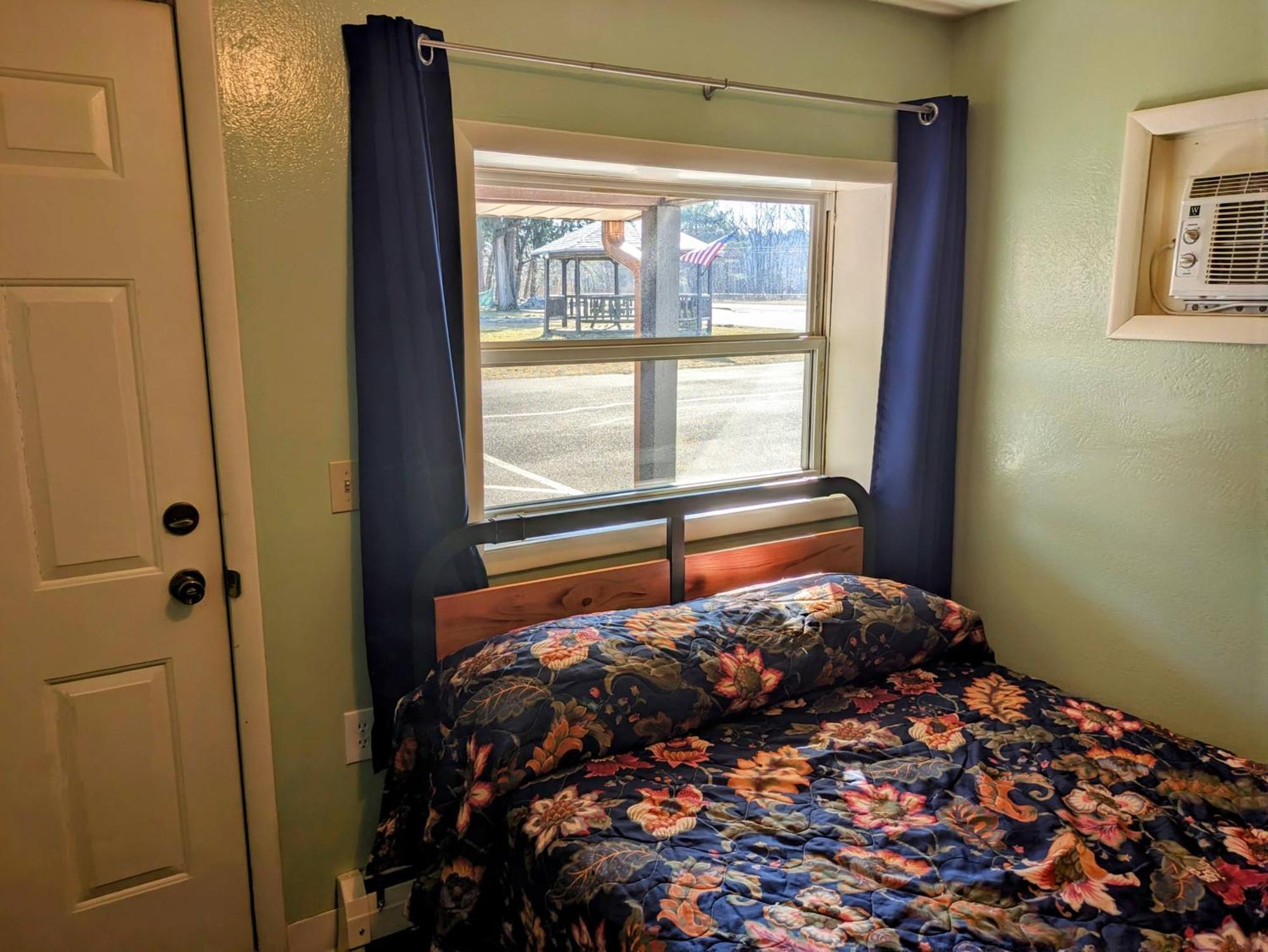Tour Inn Motel Howard City 외부 사진